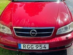 Röd Begagnad 2000 Opel Omega Sedan | 25 000 kr