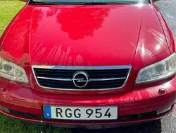 Röd Begagnad 2000 Opel Omega Sedan | 25 000 kr