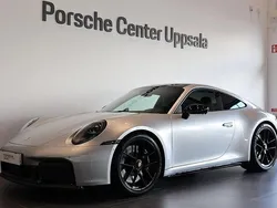 Silver Ny 2025 Porsche 911 Carrera 4 GTS Sportkupé | 2 245 000 kr