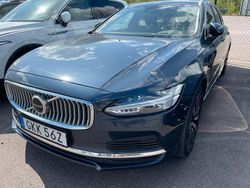 Mörkblå (denimblå metallic) Begagnad 2022 Volvo V90 Inscription Kombi | 339 000 kr (Marknadspris)