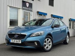 Blå Begagnad 2014 Volvo V40 CC Momentum Kombi | 154 900 kr (Marknadspris)