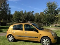 Gul Begagnad 2003 Renault Clio II Expression Halvkombi | 23 000 kr (Marknadspris)