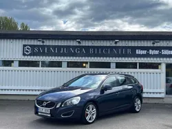 Blå Begagnad 2013 Volvo V60 Momentum Kombi | 79 900 kr (Marknadspris)