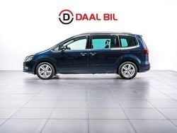 Mörkblå (blå) Begagnad 2016 VW Sharan Minibuss | 219 700 kr (Marknadspris)