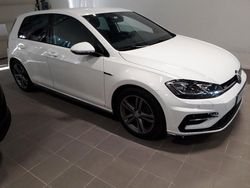 Vit Begagnad 2020 VW Golf VII R-line Halvkombi | 199 000 kr (Marknadspris)