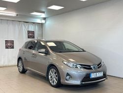 Brun Begagnad 2015 Toyota Auris Hybrid Executive Halvkombi | 144 800 kr (Marknadspris)