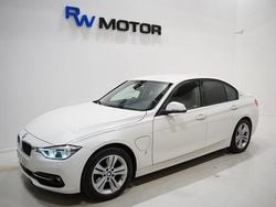 Vit Begagnad 2017 BMW 330e Sport Line Sedan | 164 900 kr (Superpris)