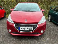 Röd Begagnad 2015 Peugeot 208 Halvkombi | 50 000 kr (Bra pris)