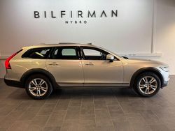 Silver Begagnad 2019 Volvo V90 CC Momentum Kombi | 339 900 kr (Marknadspris)