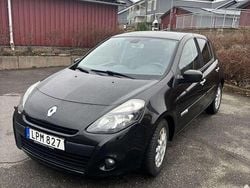 Svart Begagnad 2011 Renault Clio II Halvkombi | 19 900 kr (Bra pris)