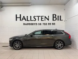 Mörkgrå (grå metallic) Begagnad 2019 Volvo V90 Momentum Kombi | 289 000 kr (Marknadspris)