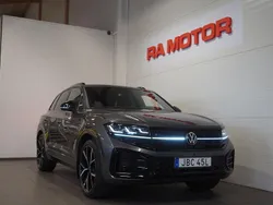 Grå Begagnad 2024 VW Touareg R-line SUV | 879 900 kr (Lite dyr)