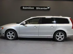 Ljusgrå (grå) Begagnad 2011 Volvo V70 Momentum Kombi | 89 900 kr (Bra pris)