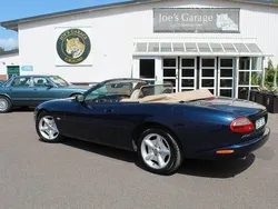 Blå Begagnad 1998 Jaguar XK Cab | 162 000 kr
