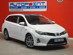 Vit Begagnad 2014 Toyota Auris Touring Sports Executive Kombi | 107 800 kr (Marknadspris)