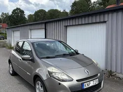 Brun Begagnad 2010 Renault Clio R.S. Halvkombi | 35 000 kr (Marknadspris)