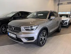 Grå Begagnad 2022 Volvo XC40 Inscription SUV | 318 000 kr (Marknadspris)
