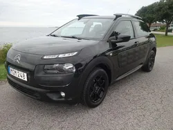 Svart Begagnad 2017 Citroën C4 Cactus PureTech Halvkombi | 94 900 kr (Marknadspris)