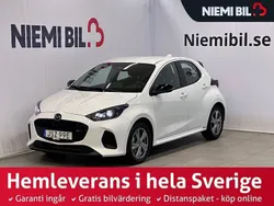 Vit Ny 2024 Mazda 2 Exclusive-Line Halvkombi | 273 400 kr (Marknadspris)