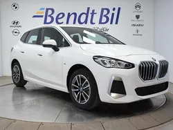 Alpine white Ny 2025 BMW 225 M Sport Halvkombi | 479 500 kr (Marknadspris)