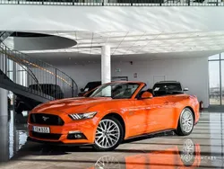 Orange (competition orange) Begagnad 2016 Ford Mustang GT Cab | 429 000 kr (Marknadspris)