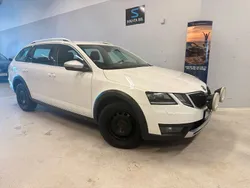 Vit Begagnad 2017 Skoda Octavia Scout Kombi | 149 000 kr (Marknadspris)