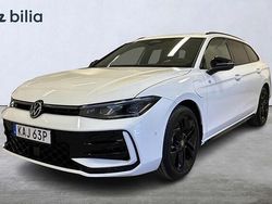 Vit Begagnad 2024 VW Passat R-line Kombi | 469 800 kr