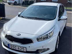 Vit Begagnad 2015 Kia Ceed Comfort Halvkombi | 89 900 kr (Marknadspris)