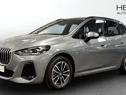 Grå (grey) Begagnad 2024 BMW 225 Active Tourer M Sport Minibuss | 414 700 kr (Marknadspris)
