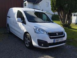 Vit Begagnad 2015 Peugeot Partner Minibuss | 63 000 kr (Marknadspris)