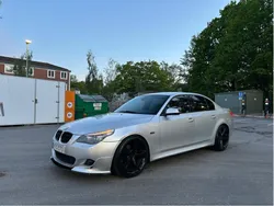 Grå Begagnad 2010 BMW 525 M Sport Sedan | 79 999 kr (Marknadspris)