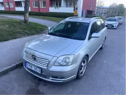 Silver Begagnad 2004 Toyota Avensis Kombi | 9 999 kr (Marknadspris)