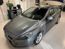 Grå Begagnad 2015 Volvo V40 Momentum Kombi | 119 900 kr (Marknadspris)