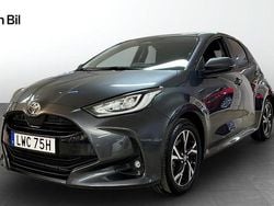 Mörkgrå Begagnad 2024 Toyota Yaris Hybrid Active Halvkombi | 219 900 kr (Bra pris)