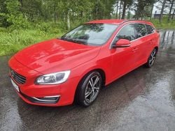 Röd Begagnad 2016 Volvo V60 Kombi | 95 000 kr (Marknadspris)