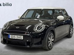 Midnight black met Begagnad 2022 Mini Cooper S Halvkombi | 244 900 kr (Marknadspris)