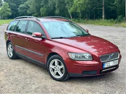 Röd Begagnad 2007 Volvo V50 Kinetic Kombi | 27 000 kr (Marknadspris)