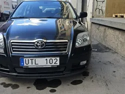 Svart Begagnad 2004 Toyota Avensis Kombi | 40 000 kr (Marknadspris)