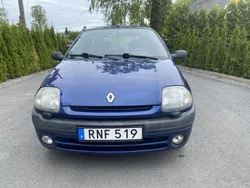 Mörkblå Begagnad 2000 Renault Clio II Halvkombi | 8 500 kr (Marknadspris)