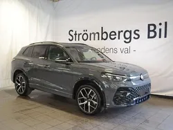 Mörkgrå (grå) Ny 2025 VW Tiguan R-line SUV | 583 400 kr (Marknadspris)