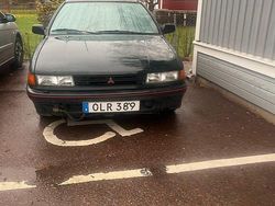 Grön Begagnad 1990 Mitsubishi Colt Halvkombi | 14 000 kr