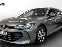 Mörkgrå Begagnad 2024 VW Passat Business Kombi | 359 900 kr (Dyr)