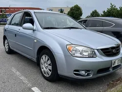 Blå Begagnad 2005 Kia Cerato 4 Halvkombi | 54 000 kr