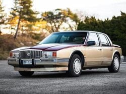 Röd Begagnad 1989 Cadillac Seville Sedan | 50 000 kr
