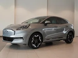 Grå (solar silver metallic) Ny 2025 Ford Puma Gen-E Premium SUV | 417 000 kr