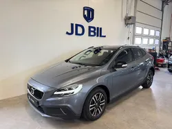 Grå Begagnad 2019 Volvo V40 CC Kombi | 189 800 kr (Marknadspris)