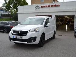 Vit Begagnad 2018 Peugeot Partner Minibuss | 145 000 kr (Lite dyr)