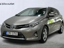 Ljusbrun Begagnad 2014 Toyota Auris Hybrid Executive Halvkombi | 124 900 kr (Marknadspris)