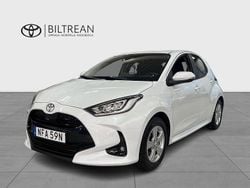 Vit Begagnad 2024 Toyota Yaris Hybrid Active Halvkombi | 269 000 kr (Dyr)