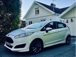 Vit Begagnad 2017 Ford Fiesta ST-Line Halvkombi | 99 000 kr (Bra pris)